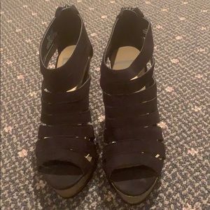 Black wedge sandals with gold glitter wedge. (7)